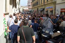 Confindustria operai in protesta