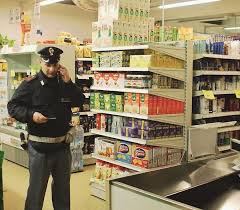 Poliziatto al supermercato