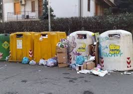cassonetti pieni