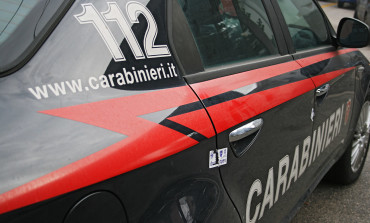 I Carabinieri consegnano la pensione ad un anziano a Stagno, grazie alla collaborazione con Poste Italiane