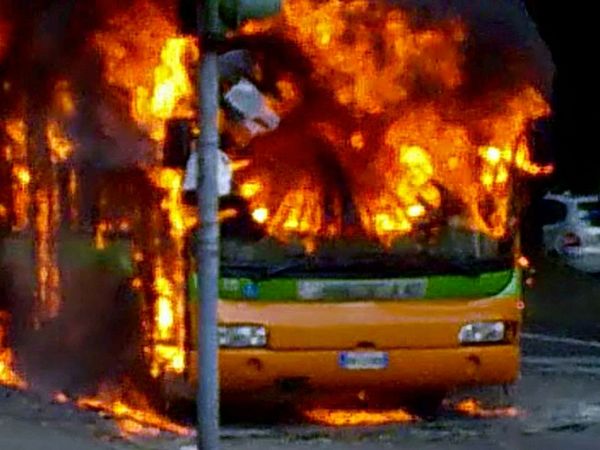 In fiamme Bus di Ctt Nord al Gabbro