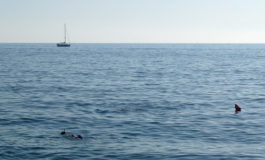 Nuova fila di boe a Quercianella