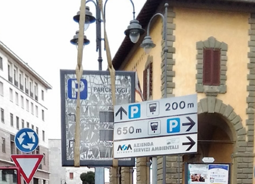 Rimossi due cartelli stradali per “inquinamento visivo”