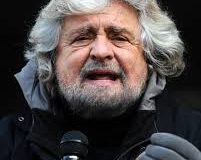 Beppe Grillo sul palco del Goldoni