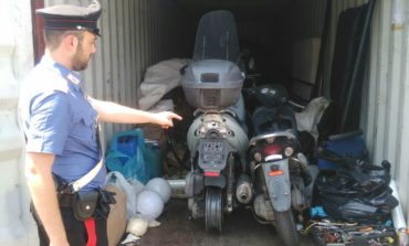 Scooter trafugato in un container, denunciati due senegalesi