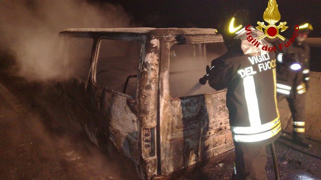Furgone a fuoco sulla A12 Genova – Rosignano