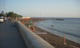 Detenuti in spiaggia per le pulizie 'Plastic Free'