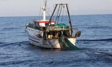 Costrinse marinaio a gettarsi in mare per evitare controllo della Capitaneria: condannato a 14 mesi