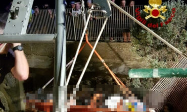 Voragine nel parcheggio a Calafuria, recuperato 31enne ferito
