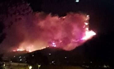 A fuoco il Monte Serra, centinaia di evacuati. Gli aggiornamenti