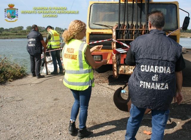 Sversamenti oleosi nello Scolmatore. Sequestrati autogru e pontile in cemento armato