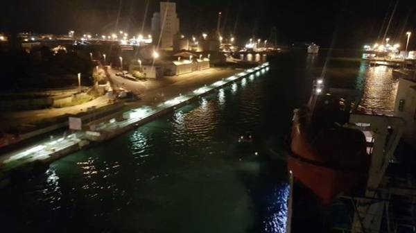 Il porto che cambia: prima grande nave ad uscire in notturna