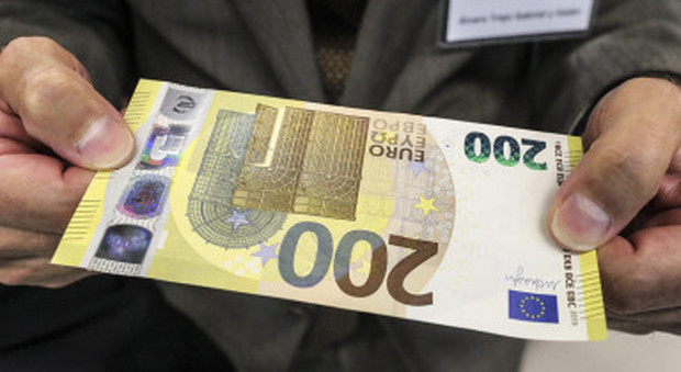 In arrivo le nuove banconote da 100 e 200 euro: saranno più piccole