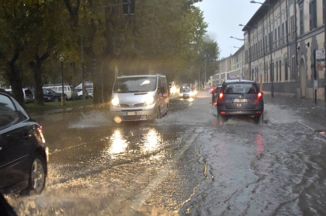 Allerta arancione per forti temporali: lunedi scuole chiuse