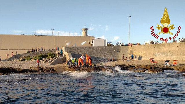 Scogli dell’Accademia, malore in mare: muore 42enne