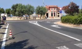 Via del Mare, svolta obbligatoria a destra all'inserzione con viale Italia