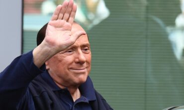 PaP sulla morte di Berlusconi: “Nessun rispetto”