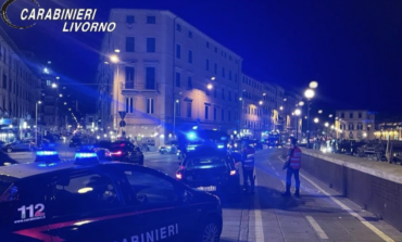 Controlli sulle strade: sorpreso mentre spaccia hashish