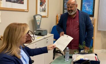 Lippi si riprende il posto di sindaco e nomina la nuova giunta. Ma il Pd vuole far cadere il Consiglio comunale