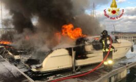 Tre barche a fuoco al porto turistico di Piombino