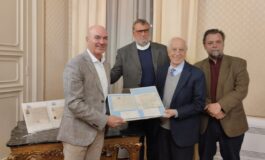 Enrico Fernandez Affricano dona alla Labronica 500 antiche polizze di carico relative ai traffici marittimi