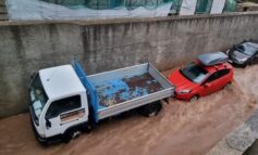 Bomba d'acqua all'Isola d'Elba: auto travolte dall'acqua