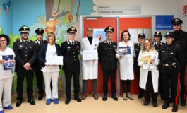 Doni natalizi dell'Arma ai piccoli della pediatria dell'ospedale di Livorno