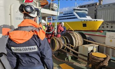 Gravi irregolarità a bordo, bloccata nave in porto