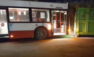 Autobus bloccato da un container, la denuncia di Autolinee Toscane