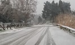 Nevica alla Valle Benedetta, allertato il volontariato per spargere il sale sulle strade