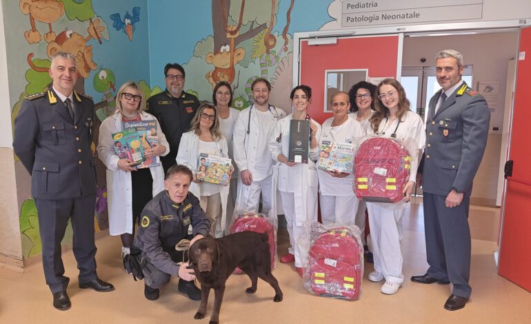 Ospedale di Livorno, donazione della Guardia di Finanza alla Pediatria