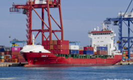 Armi in porto, a banchina la nave con 4 container "sospetti".