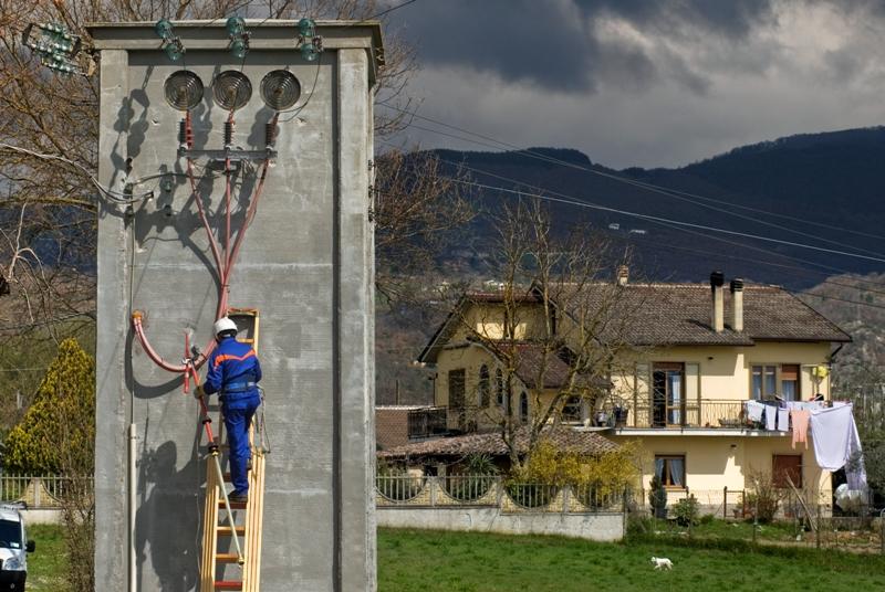 ENEL operaio su scala