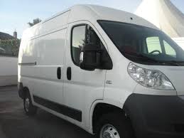 Furgone bianco fiat