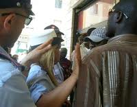 ambulanti senegalesi e vigili