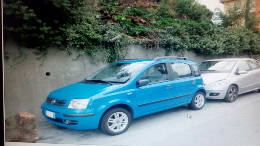 auto parcheggiata