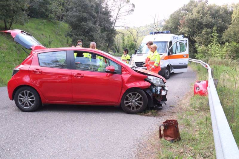 auto rossa incidente