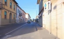ladri in azione in un bar nella notte