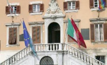 Scazzottata davanti al Comune tra pro-Nogarin e oppositori