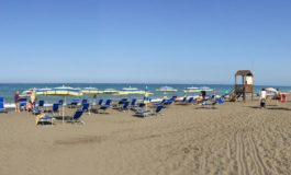 Bagno abusivo in spiaggia libera, denunciato 53enne livornese