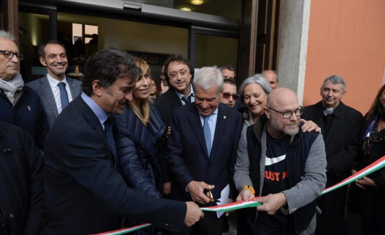 Folla di imprenditori  all’inaugurazione di Confcommercio