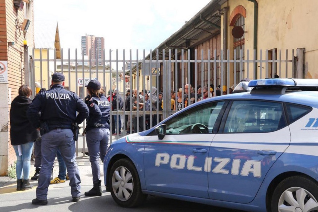 Crolla il tetto all’ex deposito Atl, feriti due tredicenni