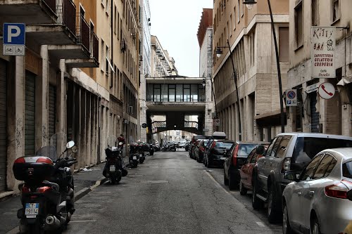 Perde il controllo dello scooter. In due all’ospedale