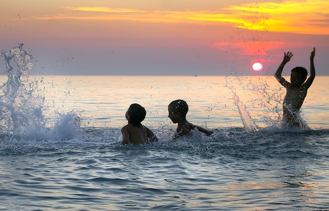 Grave bimbo di 9 anni ferito in mare