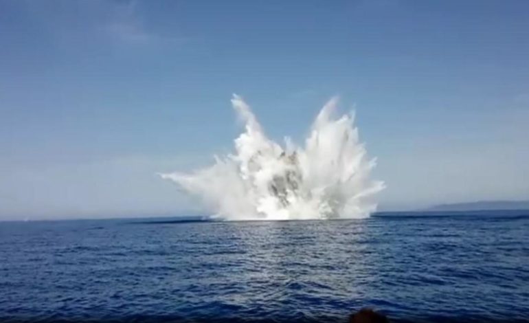 Bomba di aereo fatta brillare in mare