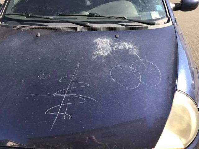 Auto sfregiate con simboli fallici a Salviano | Livorno 24