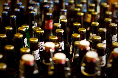 Vende birra fuori orario, chiuso supermarket