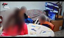 Atti di violenza su un disabile. Il video dei maltrattamenti