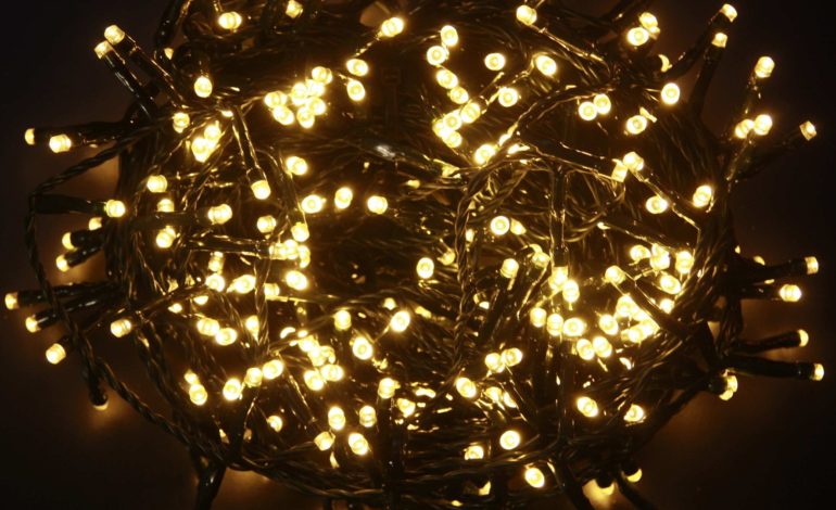 Piazza Grande: acceso l’albero di Natale