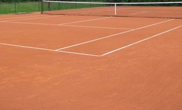 Malore mentre gioca a tennis, grave medico dentista
